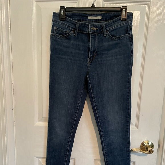 Dark Wash Levi Jeans - Picture 2 of 4